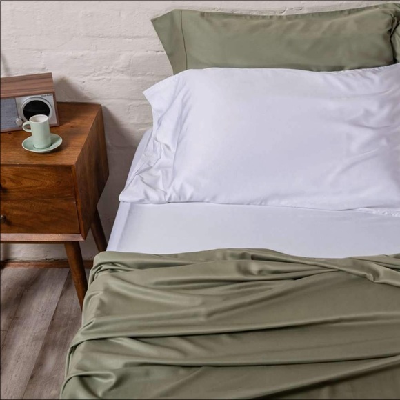 Egyptian Bamboo Satin FEEL 1800 Count FIBER Sheets - Picture 2 of 4